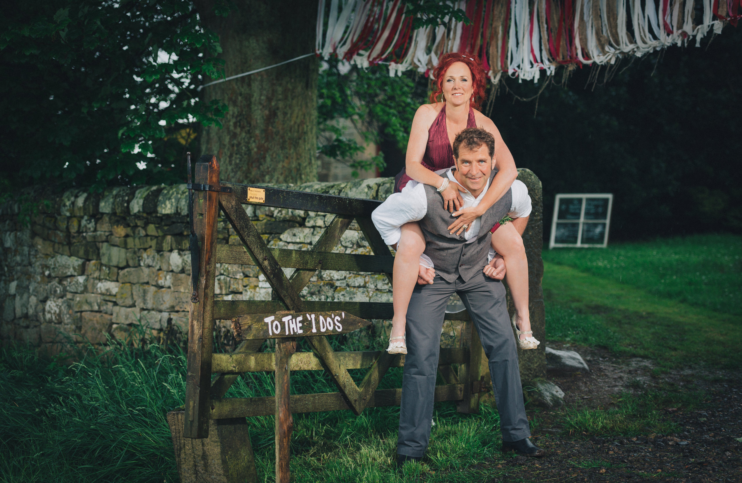 HEXHAM FIELD WEDDING PHOTOGRAPHY OF ZOE AND DUNCAN